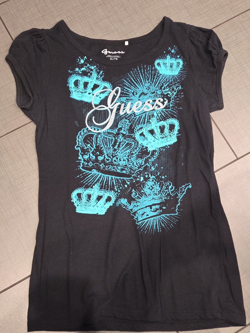 GUESS Black Tee with Turquoise Crown Graphics XL